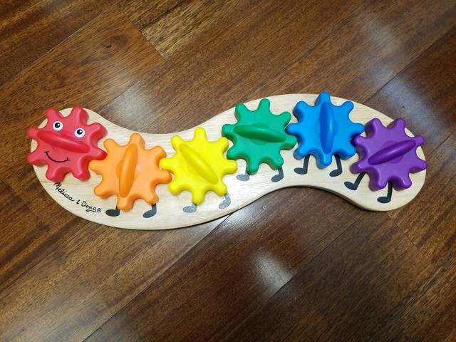 melissa & doug rainbow caterpillar gear toy with 6 interchangeable gears