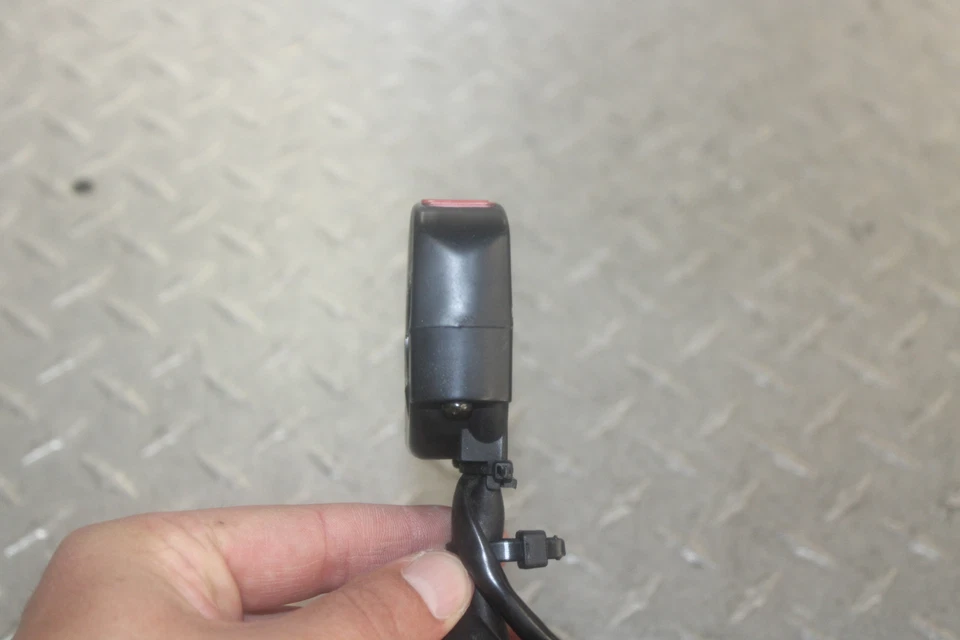 2004 HONDA CBR1000RR ПРАВЫЙ ЗАЖИМ НА ШТАНГЕ ПЕРЕКЛЮЧАТЕЛЬ 35130-MEL-J00 - Изображение 4 из 4