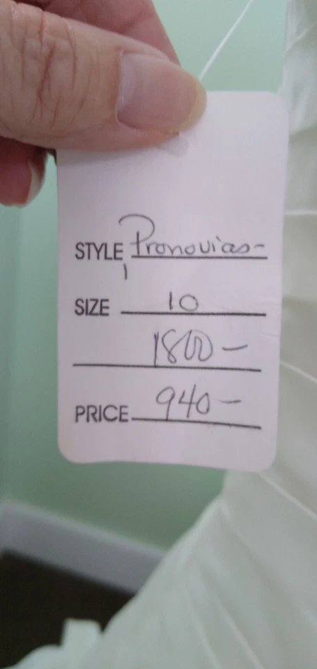 Provenias White One Ivory Wedding Dress Sz 10 NWT Beautiful Dress❤️🧡💛💚🩵💙 - Image 4 of 4