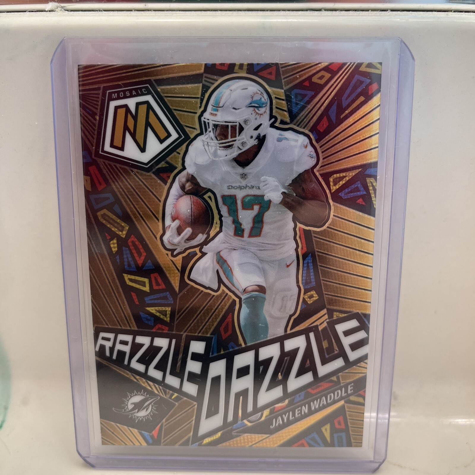 2023 Mosaic Jaylen Waddle Razzle Dazzle Prizm #RD-12 SP (Case Hit)