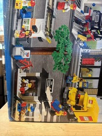 LEGO City 60097 City Square  New Sealed, Damaged box, 1683 Pieces,