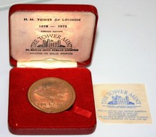 Medially Bronze the Tower of London 1078-1978. England, table medal, table decoration