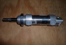 FESTO DSNU-32-25-P-A / 193992 PNEUMATIC CYLINDER (NEW NO BOX)