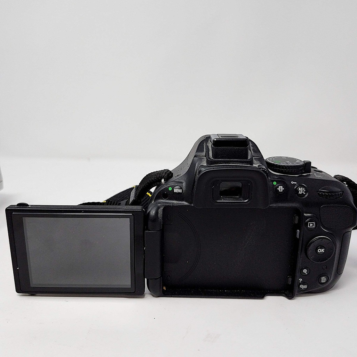 Nikon D D5200 24.1MP Digital SLR Camera - Black (Kit w/ AF-S