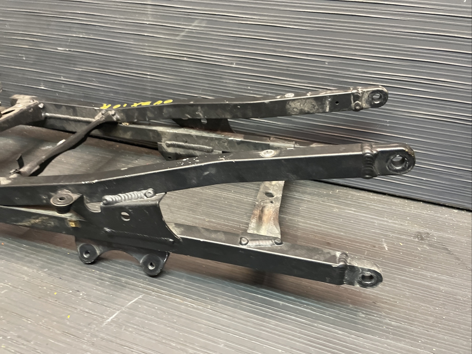 2004 Kawasaki Ninja ZX10R Subframe, rear sub frame assembly Straight ...