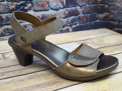 aravon medici sandal