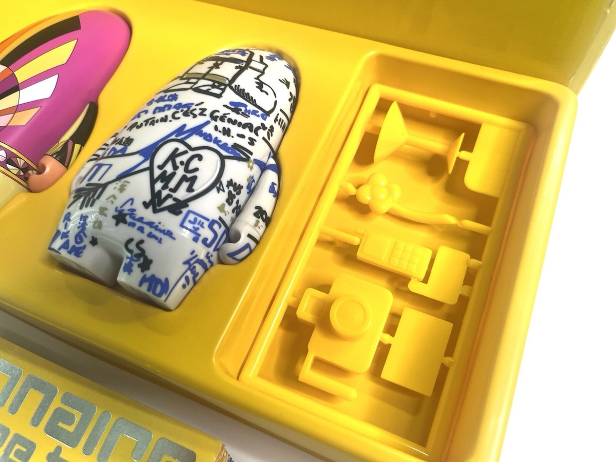 ♡ VISIONAIRE♡ kid robot Visionaire 45 X KIDROBOT - More Toys Designer Toys Yellow