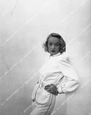 8434-034 Marlene Dietrich at home 8434-034