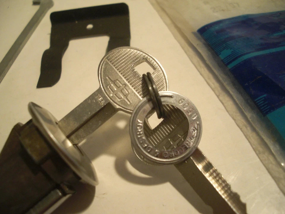 NUEVO NOS FoMoCo 1965-1977 Lincoln Continental maletero/tapa tapa bloqueo conjunto + 2 llaves Foto 2 de 4