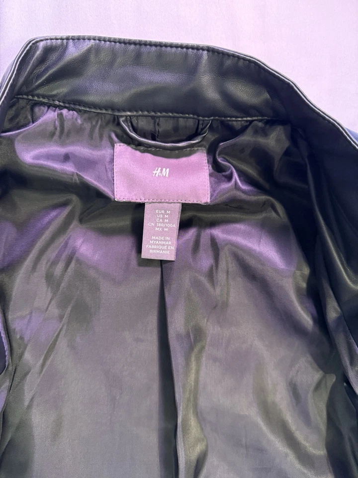 Chaqueta de moto de cuero sintético para hombre H&M negra talla mediana cremallera estilo motociclista Foto 4 de 4