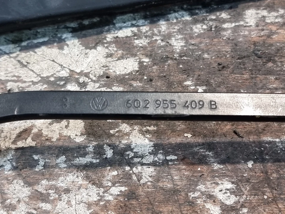 Motor limpiaparabrisas y acoplamiento Volkswagen Polo 9N con par de brazos limpiaparabrisas 2005 OEM 6Q2955023F Foto 4 de 4