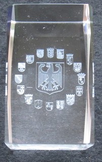 Glasquader Briefbeschwerer 8x5x5cm Wappen (325/03)
