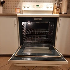 General Electric Oven, Fully Functional, Low Maintenance