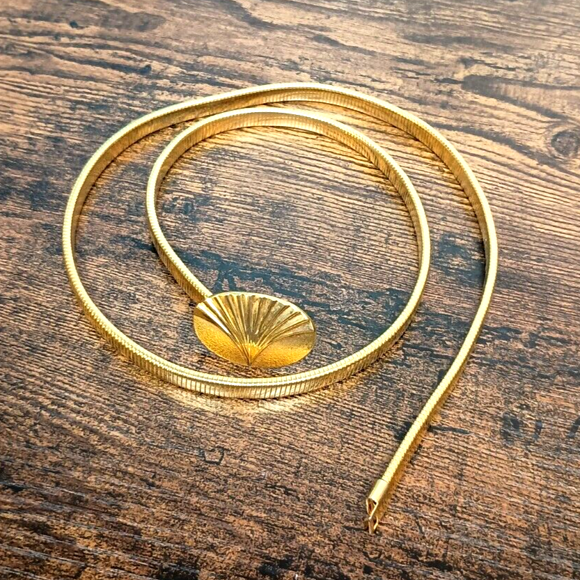 Vintage Belt Gold Tone Stretch Snake Chain Clam Sea Shell 