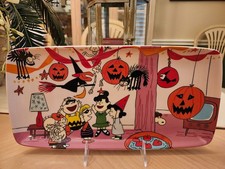 PEANUTS SNOOPY CHARLIE BROWN & GANG HALLOWEEN BASH PINK SERVING TRAY PLATTER