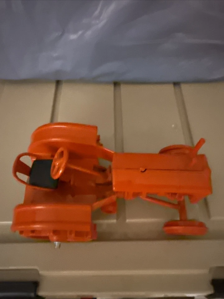 Allis Chalmers U 1/16 Diecast Farm Tractor Replica Collectible By Scale Models - Image 4 of 4