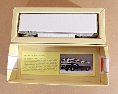 Corgi Greyhound Lines Yellow Coach 743 Silverside Great Lakes