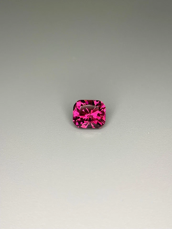 Stunning Top Quality Natural Malaya Garnet Gemstone 1.00 CTs. Origin Mozambique. - Image 3 of 3