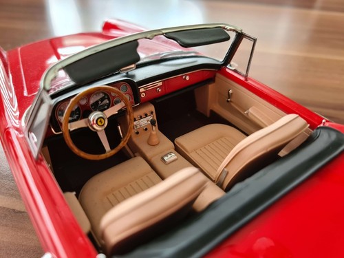 Matrix 1:18 Ferrari 250GT II Serie Cabriolet 1960 - Foto 4 di 5