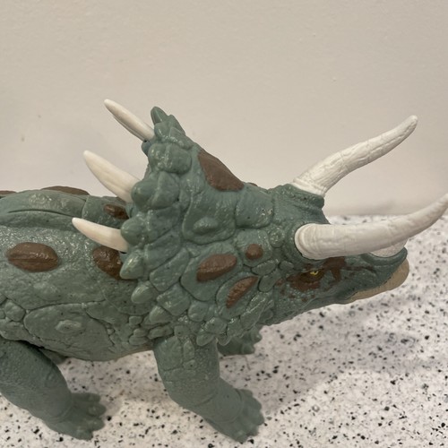 Statuina dinosauro Happy Kin Triceratops con parti in movimento - Foto 4 di 12