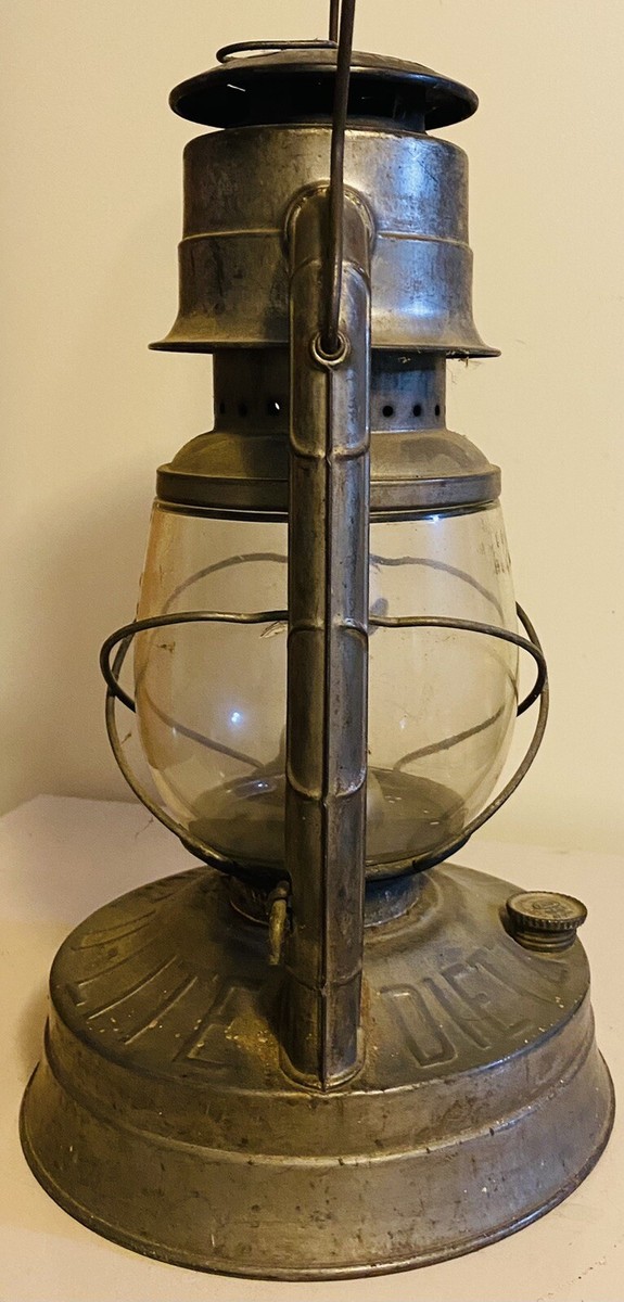 Antique Dietz No. 2 D-Lite Lantern Railroad Hurricane Tubular Oil
