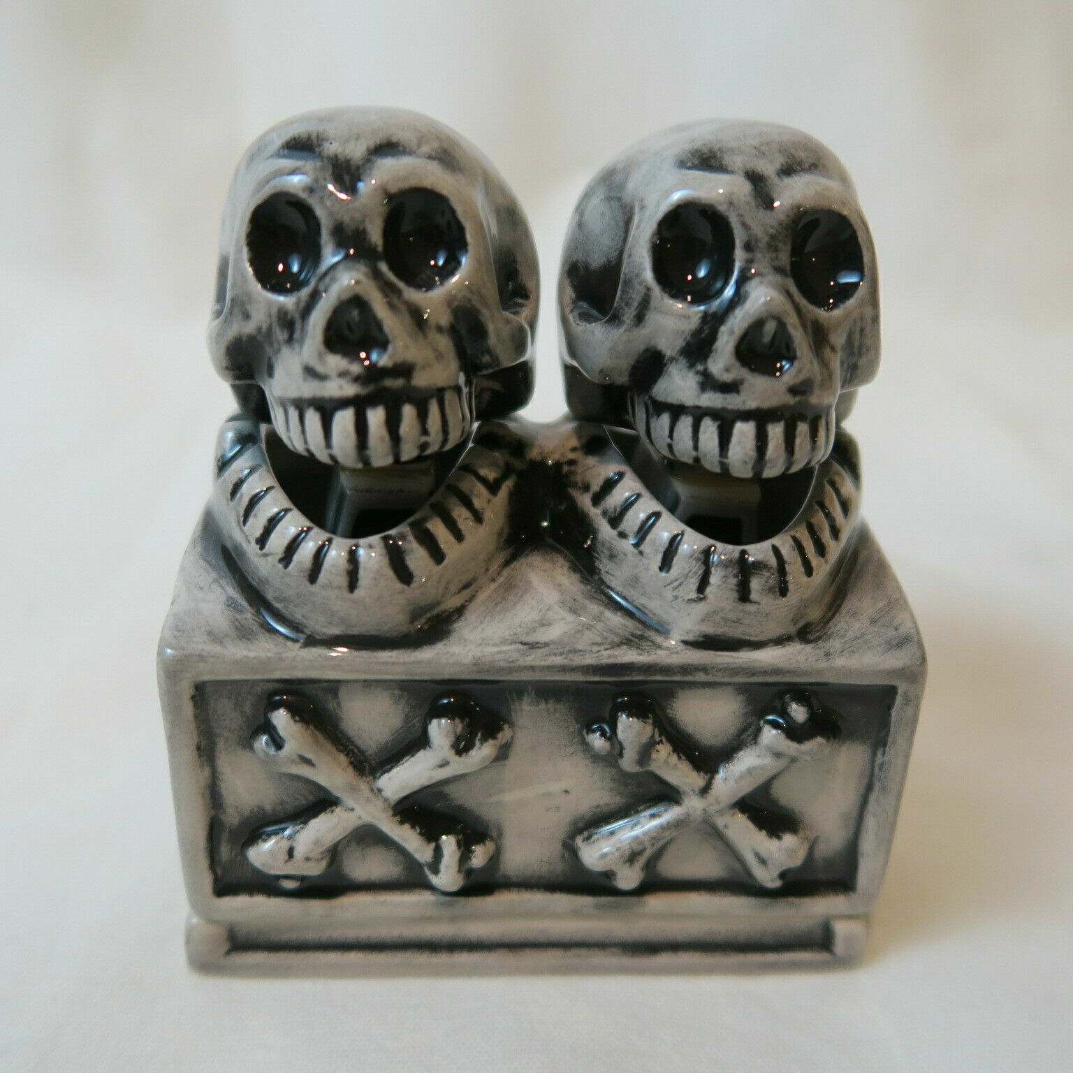 NEIGHBORHOOD Dual skull Incense Chamber