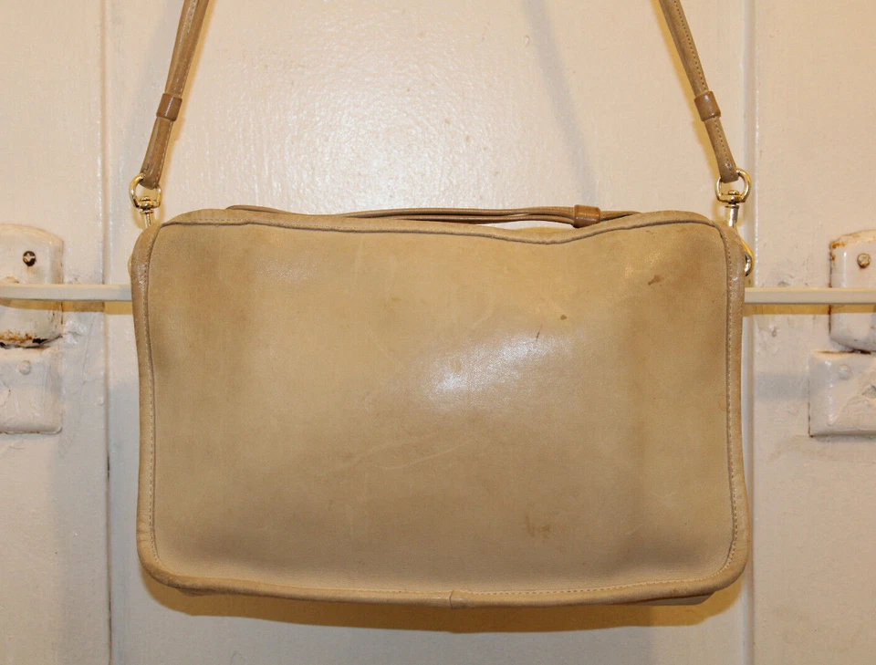COACH Bone Ivory Leather Basic Bag Zip Clutch Crossbody NY USA Vintage ***READ** - Image 4 of 4