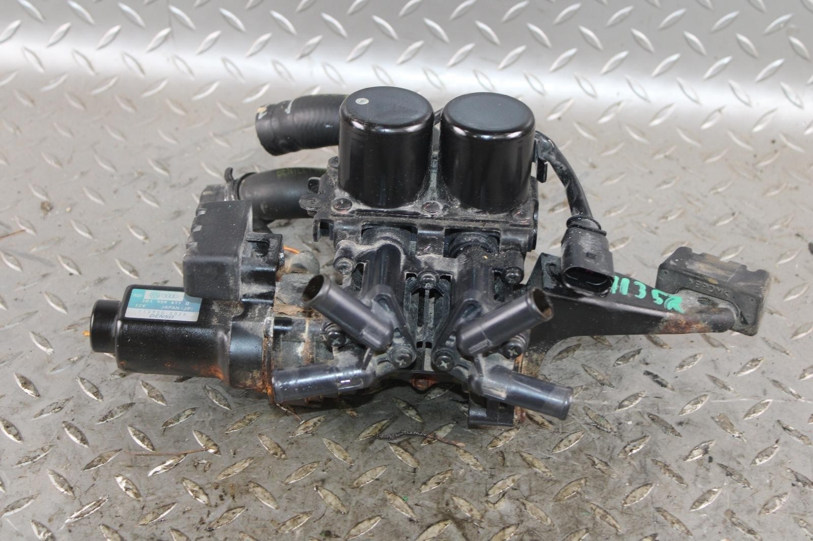 13-18 Flying Spur 6.0L Motor Engine Heater Control Water Valve Unit Factory OEM