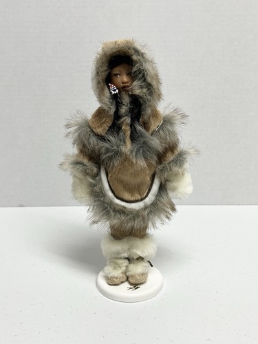AMERICAN GIRL "MINUK" Girls of Many Lands Yupik Doll w/ Book Preowned Excellent - Picture 2 of 16