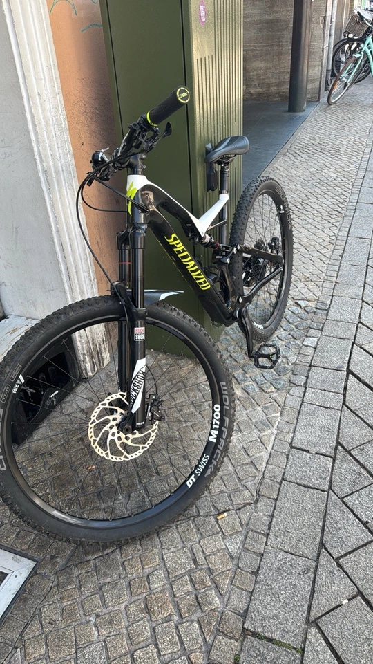 Verkaufe Specialized Stumpjumper – guter Zustand, aber Carbonrahmen gerissen - Bild 2 von 3