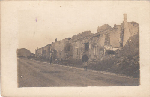 GUERRE 14-18 WW1 SOMME photo-carte d'un village bombardé - Photo 1/1