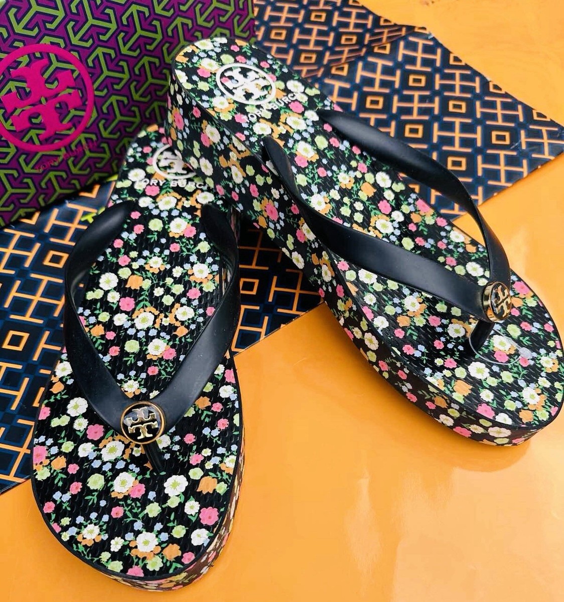 TORY BURCH 花柄刺繍ウォッチ TORY BURCH 花柄刺繍ウォッチ