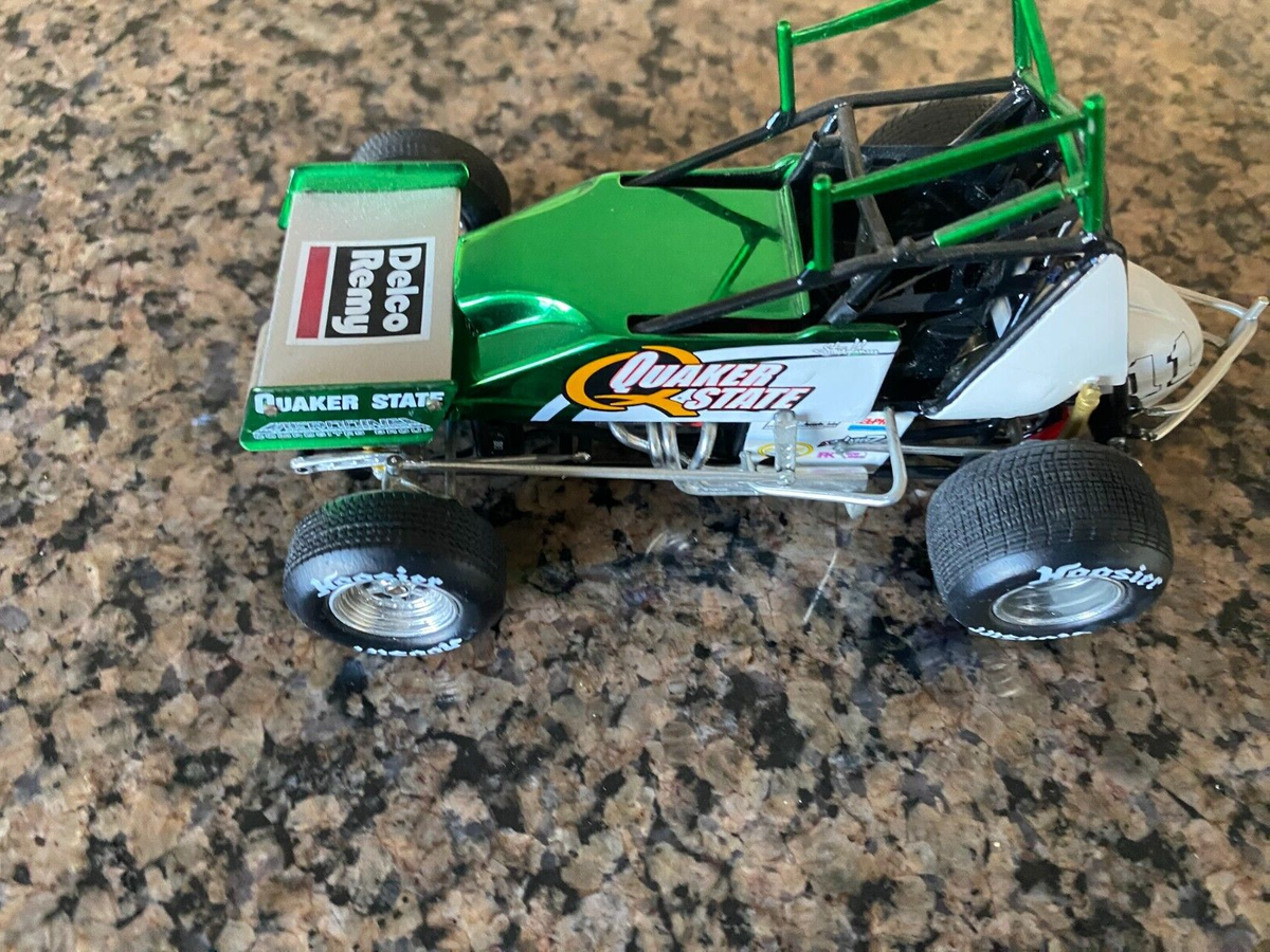 1/24 ACTION SPRINT CAR 2003 STEVE KINSER 11 QUAKER STATE 17X
