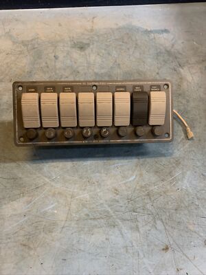 IP7138 BLUES SEA SYSTEMS 8261 8 SWITCH POWER DISTUBUTION PANEL GRAY MARINE FUSED