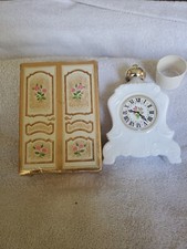 VINTAGE AVON WHITE MILK GLASS - LEISURE HOURS  REGENCE FOAMING BATH OIL 5 Oz