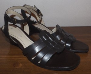 BROWN LOW HEEL SANDAL - Quarks Shoes