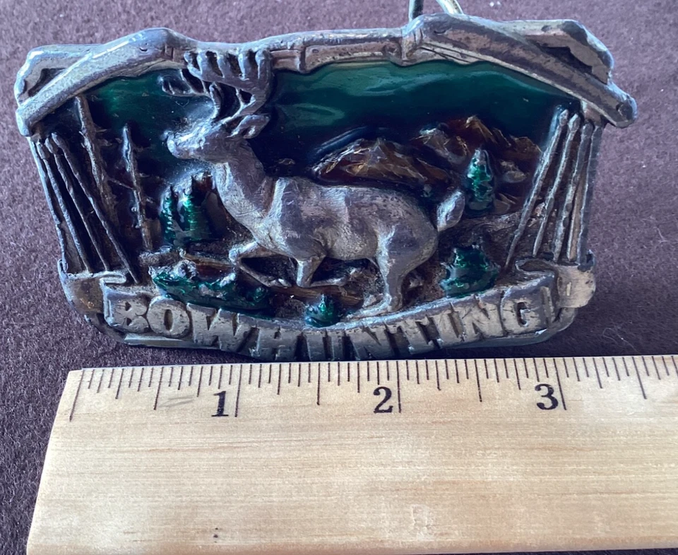 DE COLECCIÓN 1983 Arco Caza CINTURÓN HEBILLA Esmalte Metal Buck Ciervo Bergamota Latón Funciona 3D Foto 2 de 4