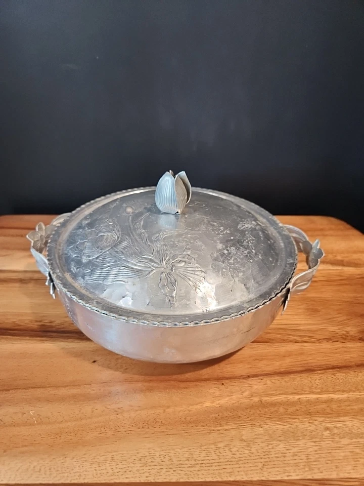 VTG Silver Hammered Bowl & 3D Lid, Crimped Edges, Tulip Lid & Etched Details   - Image 3 of 4