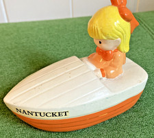 Joan Walsh Anglund Bank Nantucket Girl 1978 vintage con arco naranja en bote naranja