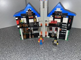 LEGO Castle 3739 Blacksmith Shop . 100 % Complete Set w / very nice minifigs