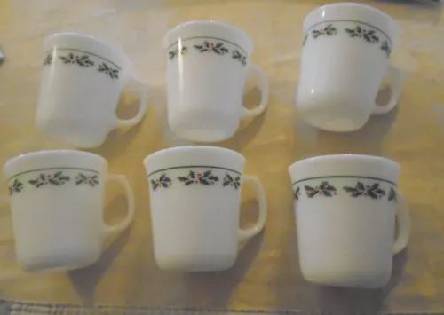 Corning Pyrex  Corelle HOLLY DAYS Christmas Mugs Coffee Cups Set Of 6