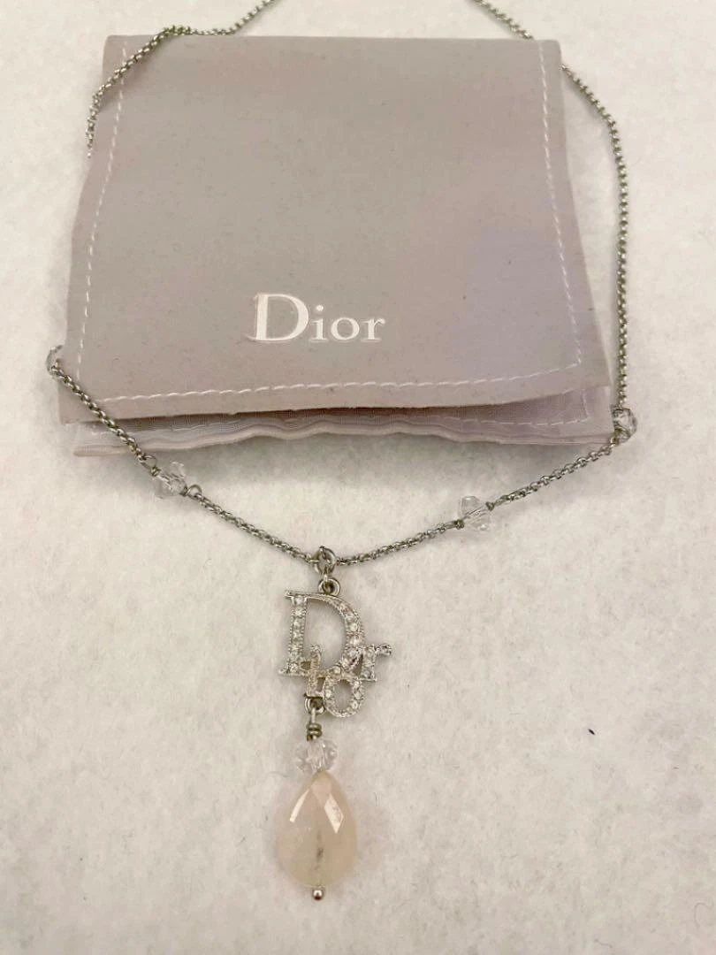 Dior chain store