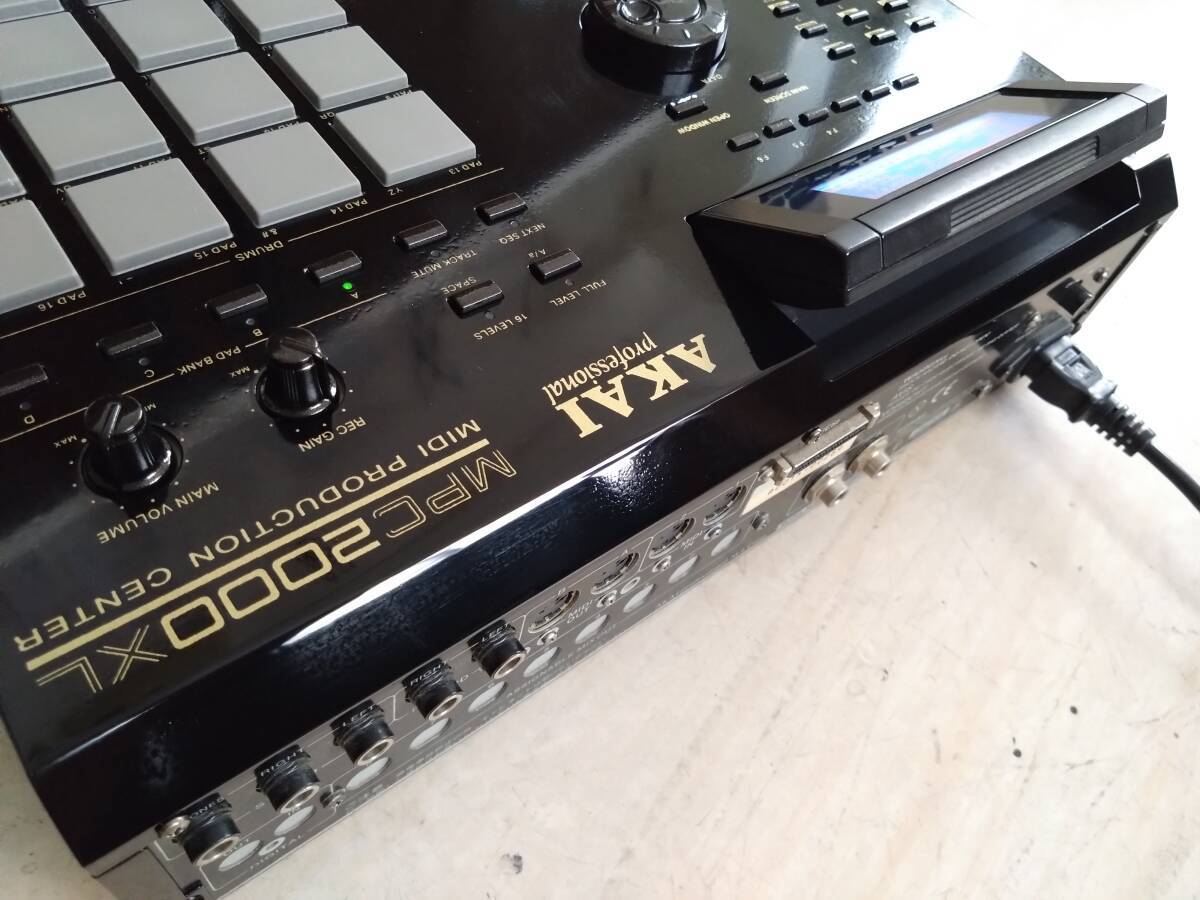 AKAI MPC 2000XL Custom Black with CF Drive,100V, Includes AKAI MPC 2000XL Custom Black with CF Drive,100V, Includes