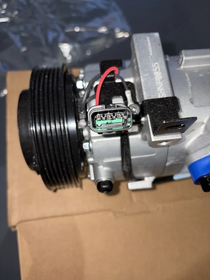 Conjunto de compresor de aire acondicionado Kia Forte 2019-2012 original OEM 97701-M7000 Foto 3 de 4