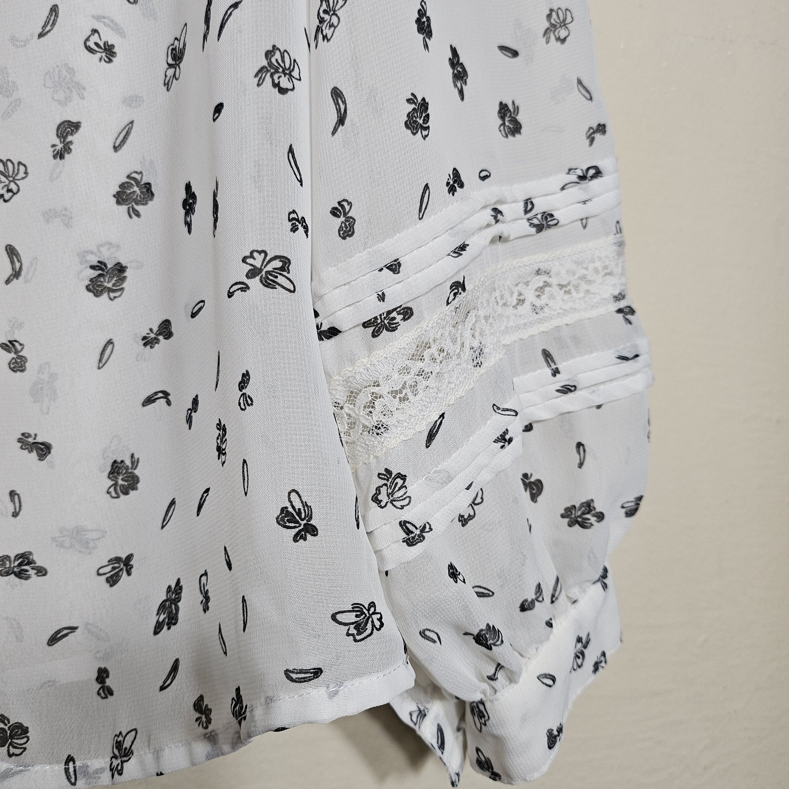 ZARA Basic Women's Ruffle Front Floral Blouse Siz… - image 4