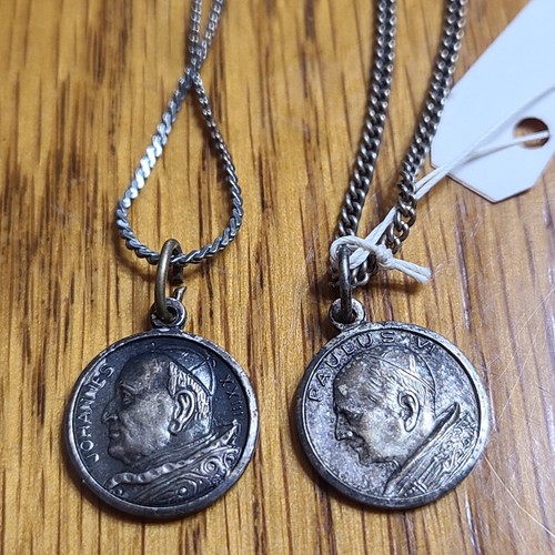 Pope Paulus VI Pope John XXIII Vintage VTG Religious Christianity necklace