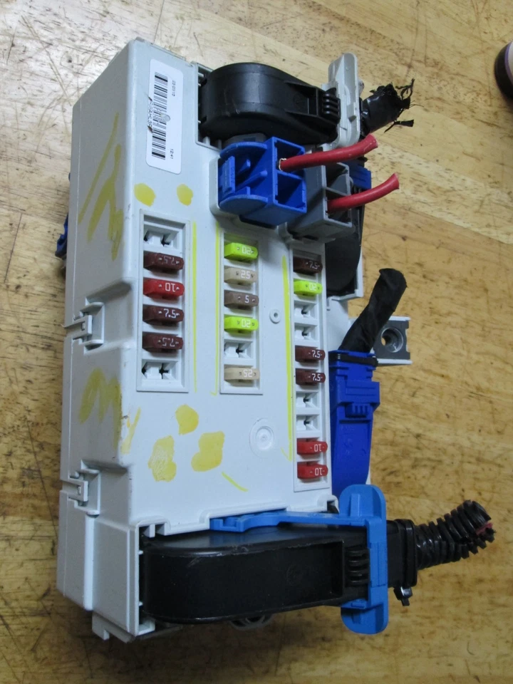 Dodge Dart 2015 tablero interior cabina caja de fusibles módulo BCU BCM fabricante de equipos originales Foto 2 de 4