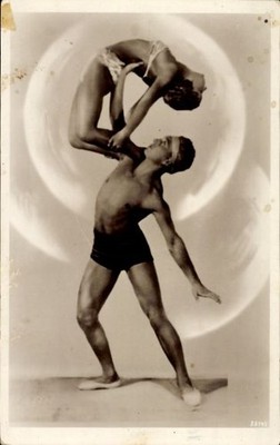 Postcard Acrobats Charlott Janek and Paolo Misony - 10995005
