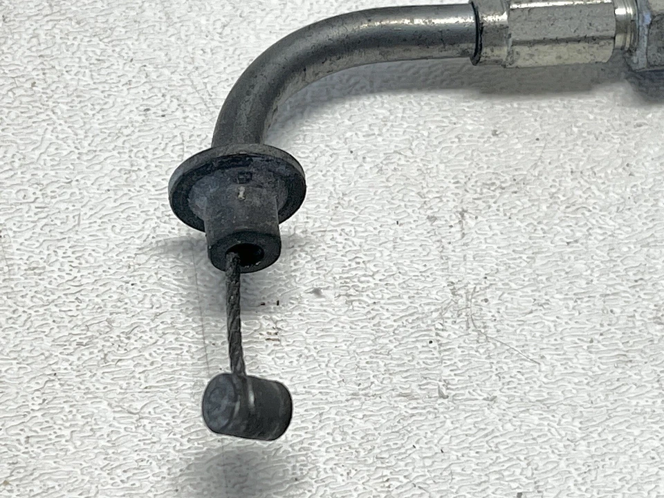 Soporte y cable de cierre de asiento trasero Ducati S2R Monster 1000 S4R S4RS usado 2006 Foto 3 de 3