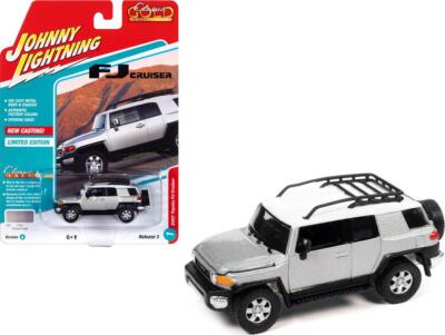 2007 Toyota FJ Cruiser Titanium Silver Metallic with White Top and Roofrack Gold
